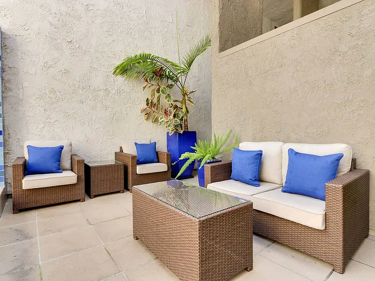 Meridian Apartments — Photo 4