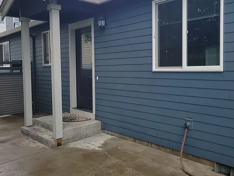 Charming SE Bungalow 3 Bed 2 Bathroom with Washer & Dryer — Photo 27