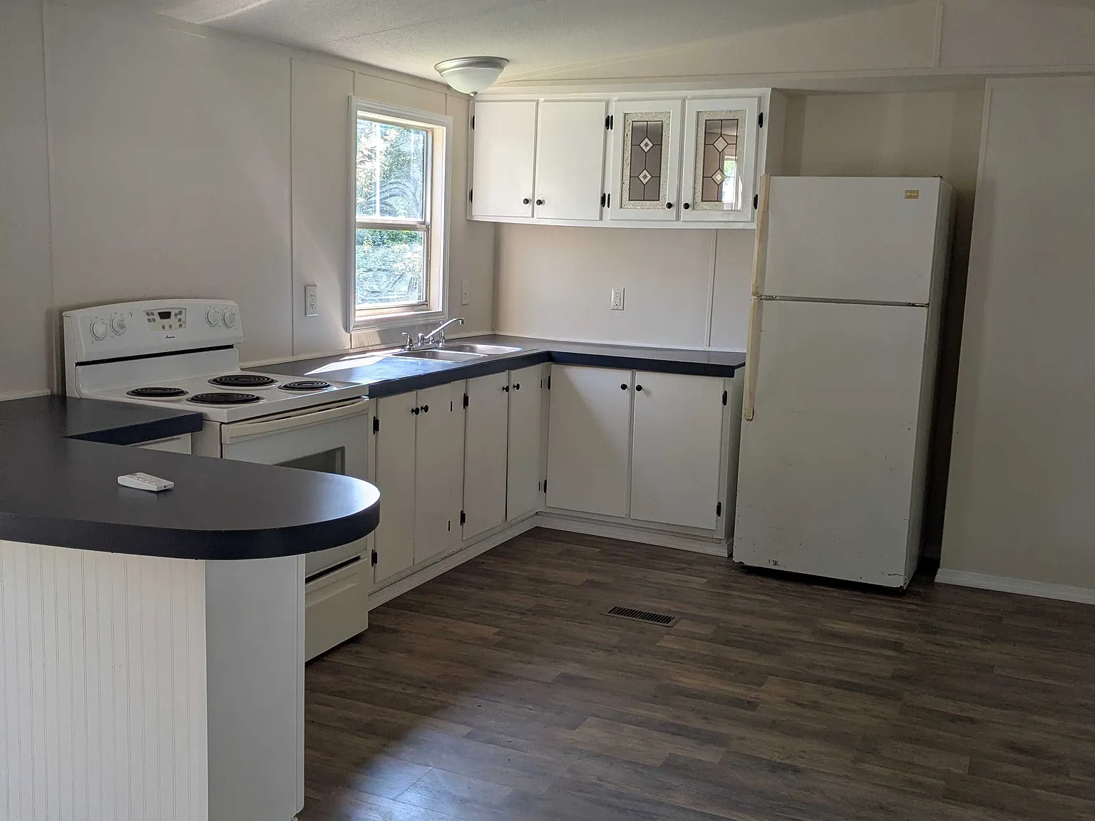 3 bed, $1,100 — Photo 3