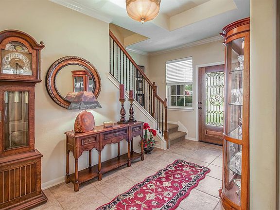 Large foyer a great entrance to this lovely home.