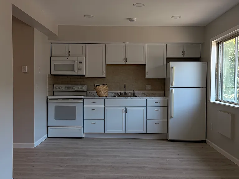 80 Claudia Dr — Photo 6