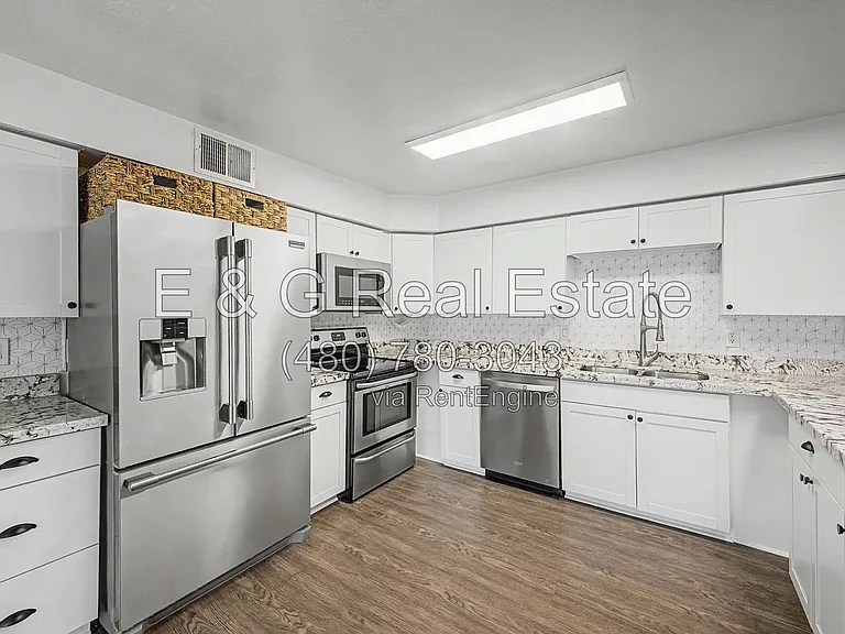1711 W Montecito Ave — Photo 10