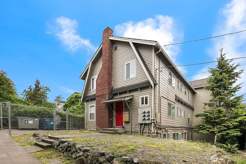 3rd image of 4218 Pasadena Place NE