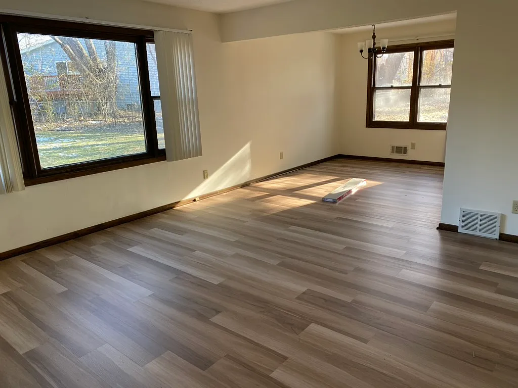 3 bed, 1.5 bath, 1300 sqft, $2,100 — Photo 3