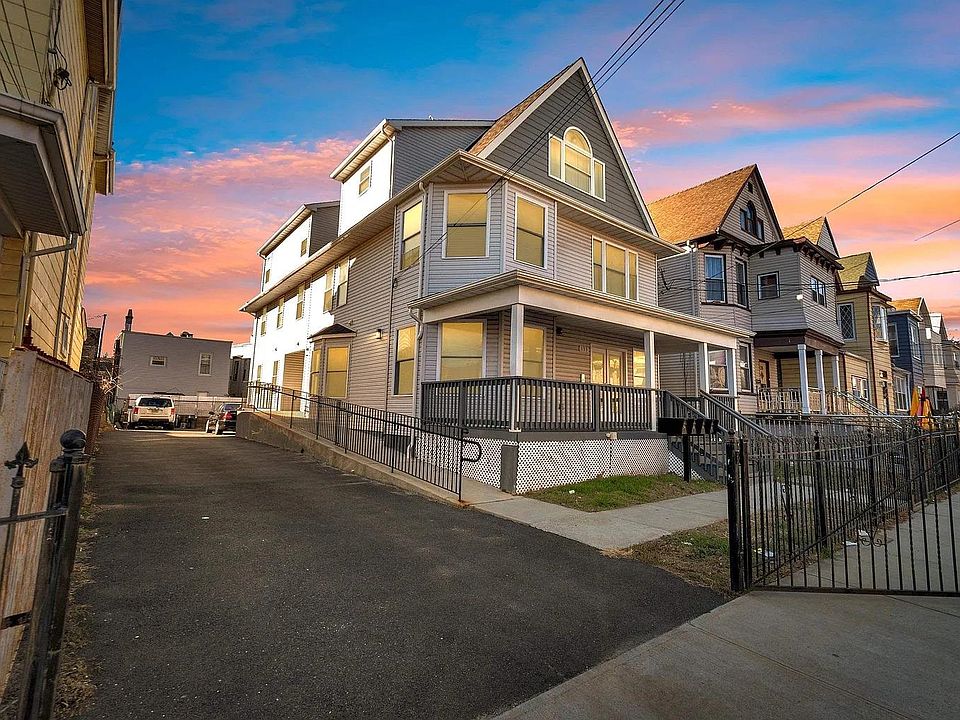 1st image of 133 Pearsall Ave