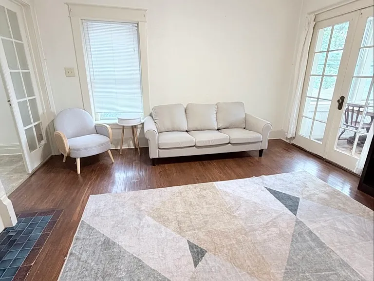 336 W 9th St #2R — Photo 3