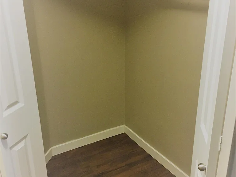Capitol Steps Apartments & Furnished Suites — Photo 35