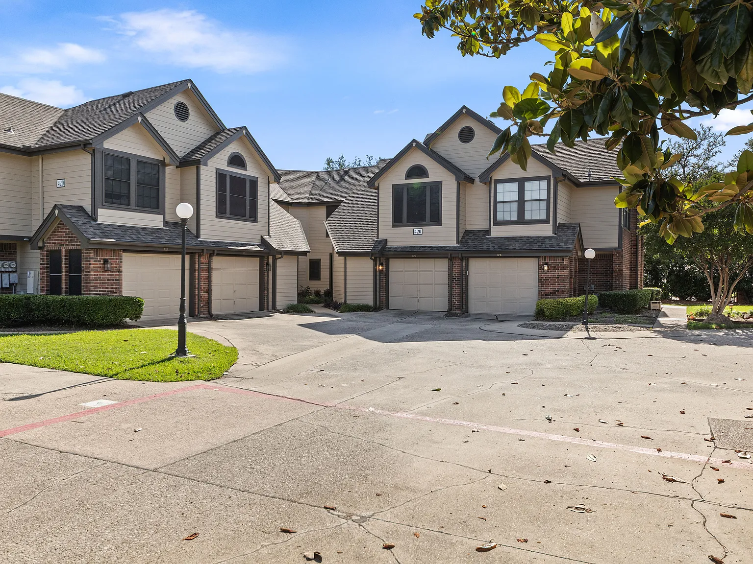 3 bed, 1422 sqft, $2,300 — Photo 3