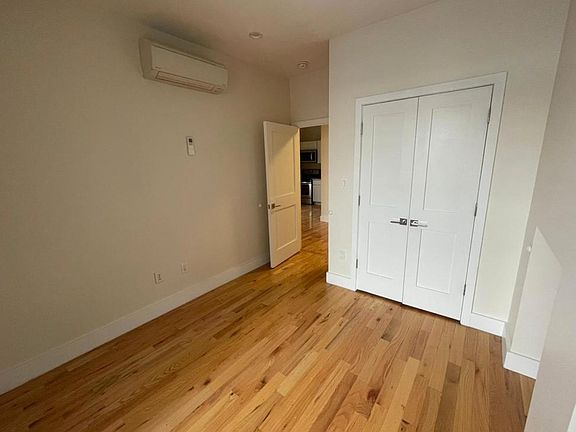 3rd image of 340 Clifton Pl #2LR