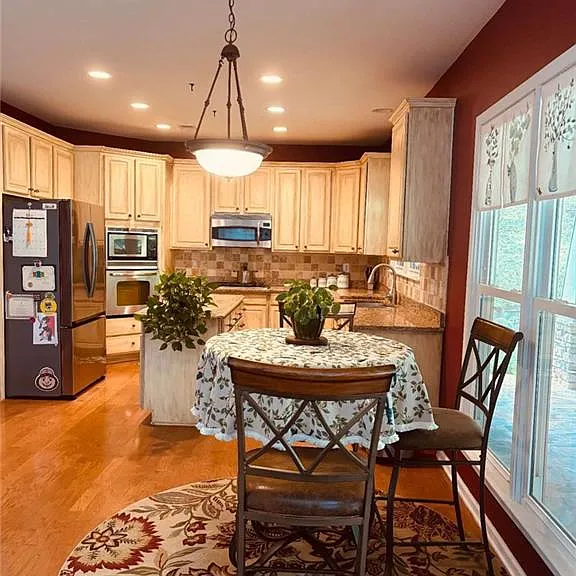 1035 Winding Bridge Way — Photo 3