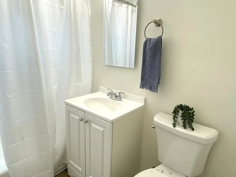 Grismer Cove Apartments — Photo 17