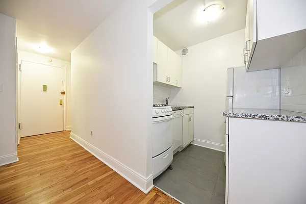 Rented by Buchbinder & Warren | media 29