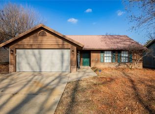 3154 W Shale St, Fayetteville, AR 72704