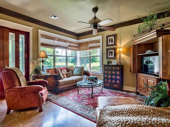 3rd image of 8591 Magnolia Bay Ln