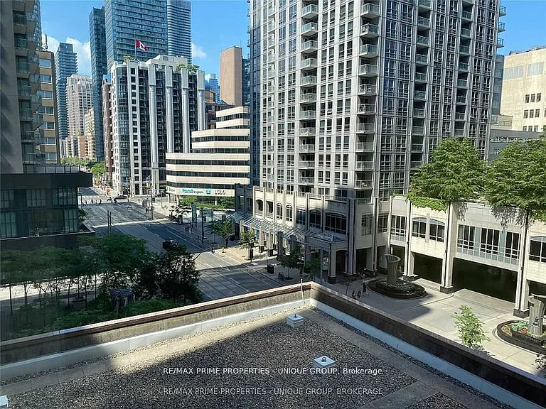 736 Bay St #512 — Photo 21