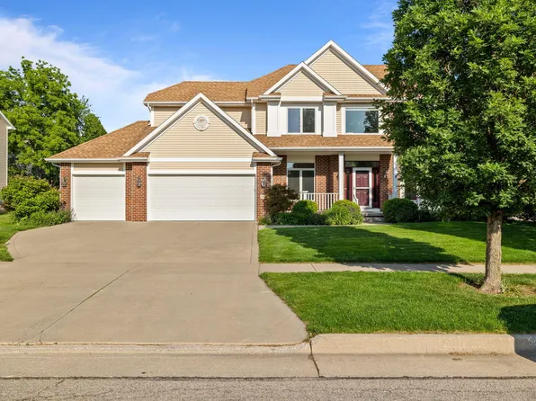4002 Edgewater Dr, Ames, IA 50010