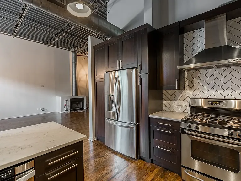 312 N May St #6I — Photo 8