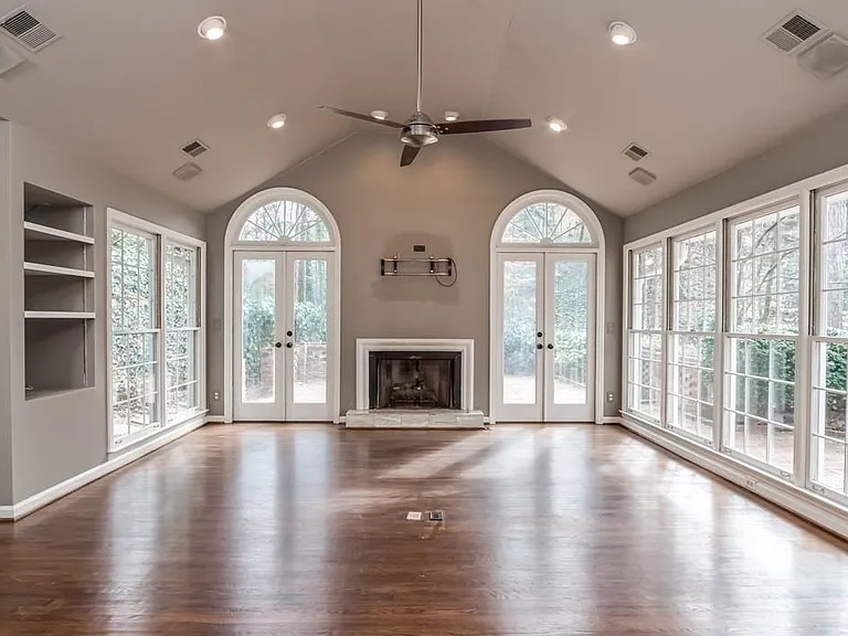 4601 Club Cir NE — Photo 4