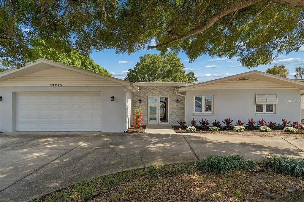 4 bed, 3.0 bath, 2561 sqft, $3,950 — Photo 1