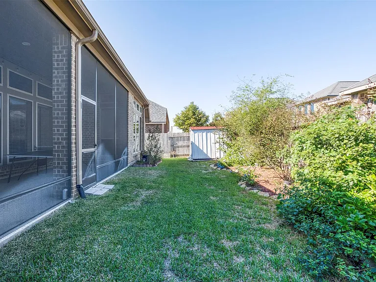 29114 Davenport Dr — Photo 45