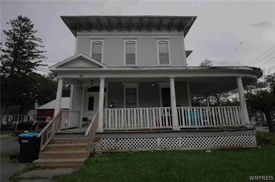 2 bed, 1.0 bath, 1000 sqft, $950 — Photo 1