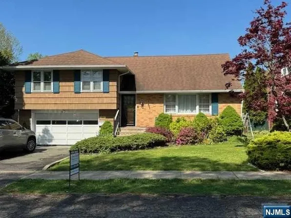 56 Clark St, Dumont, NJ 07628