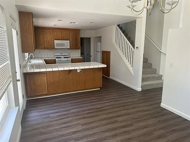2224 Halsey Cir — Photo 6