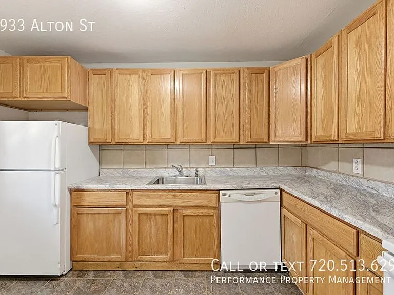 1933 Alton St — Photo 6