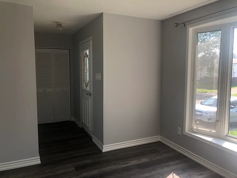 29 Birchcliffe Cres #1 — Photo 3