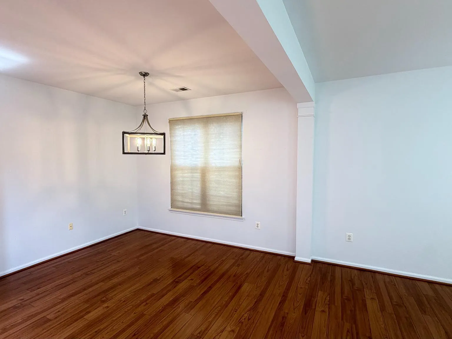 3 bed, 2.5 bath, 2285 sqft, $3,200 — Photo 2