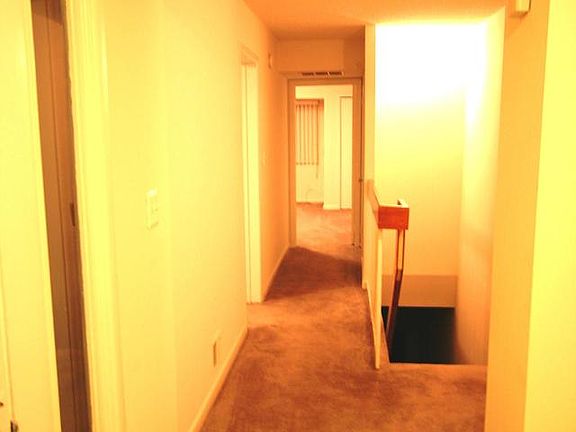 3rd image of 28 Hawthorne Ct NE #28