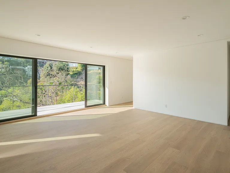 1931 Sunset Plaza Dr #1/2 — Photo 4