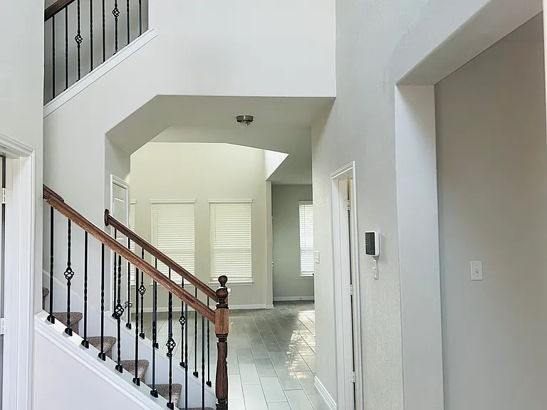 603 Hirsch Trl — Photo 2