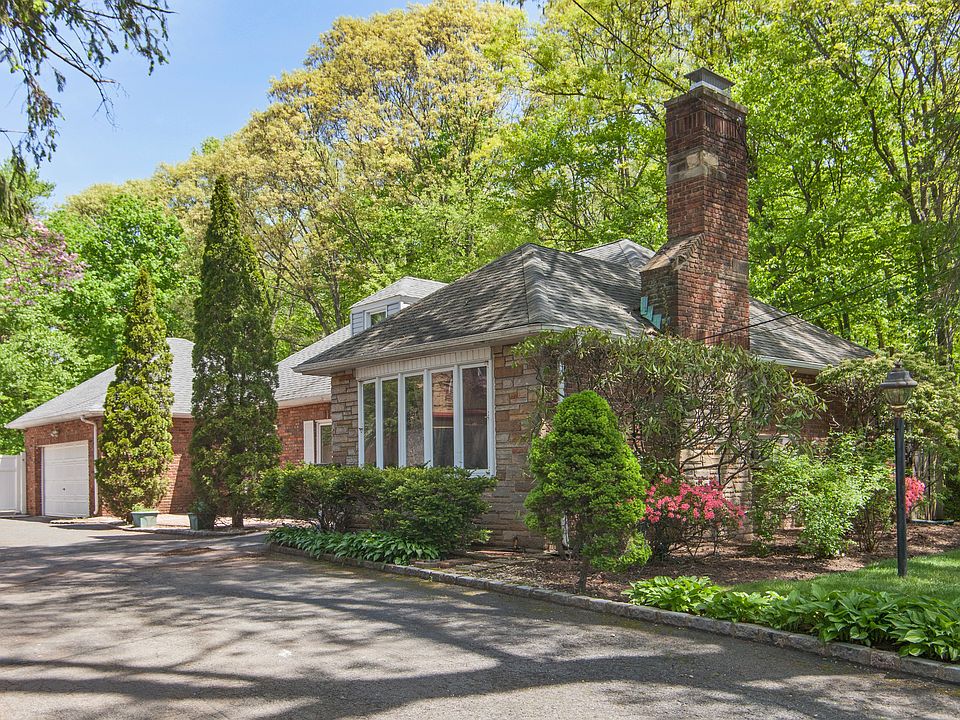 1st image of 595 Elm St