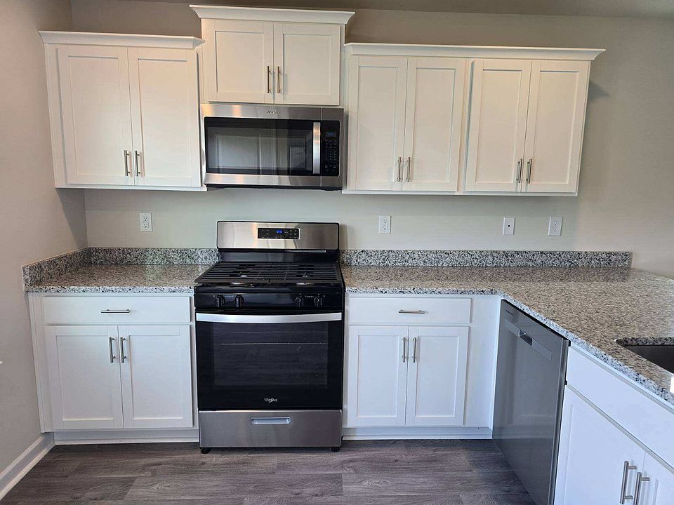Gas stove, microwave, dishwasher, granite countertops