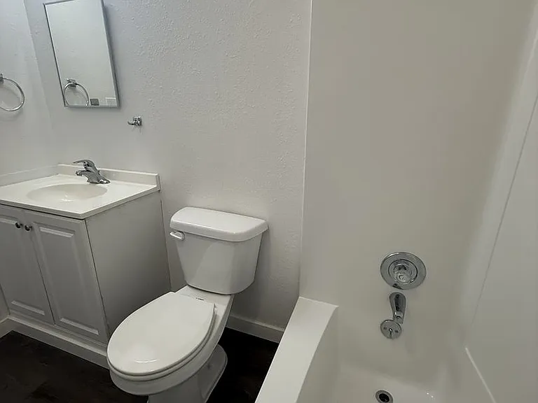 630 Franklin Ave — Photo 19