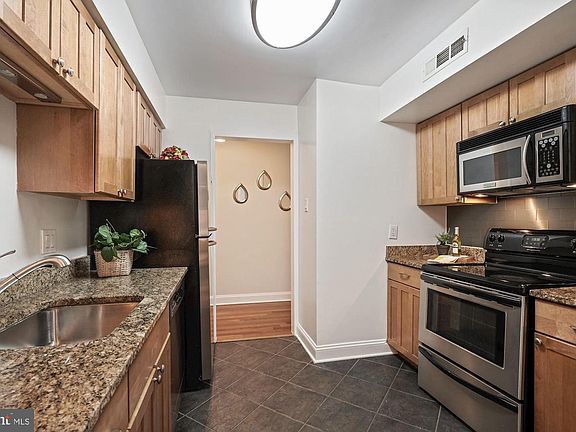 4th image of 3800 Fairfax Dr APT 308