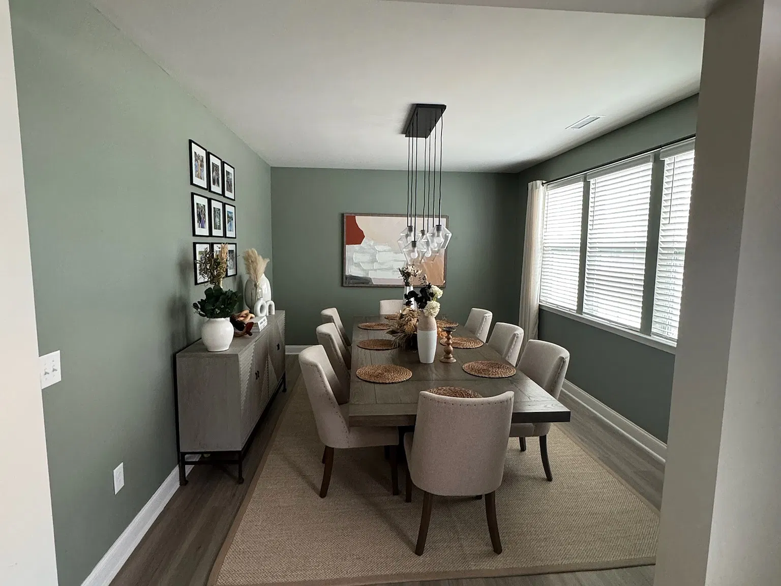 5 bed, 2980 sqft, $2,925 — Photo 4