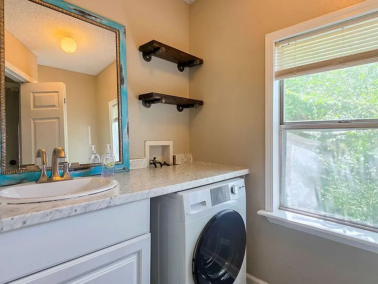 1505 N Garland Ave — Photo 11