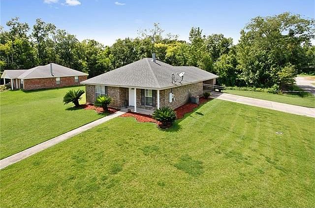 1st image of 400 Pelican Ln