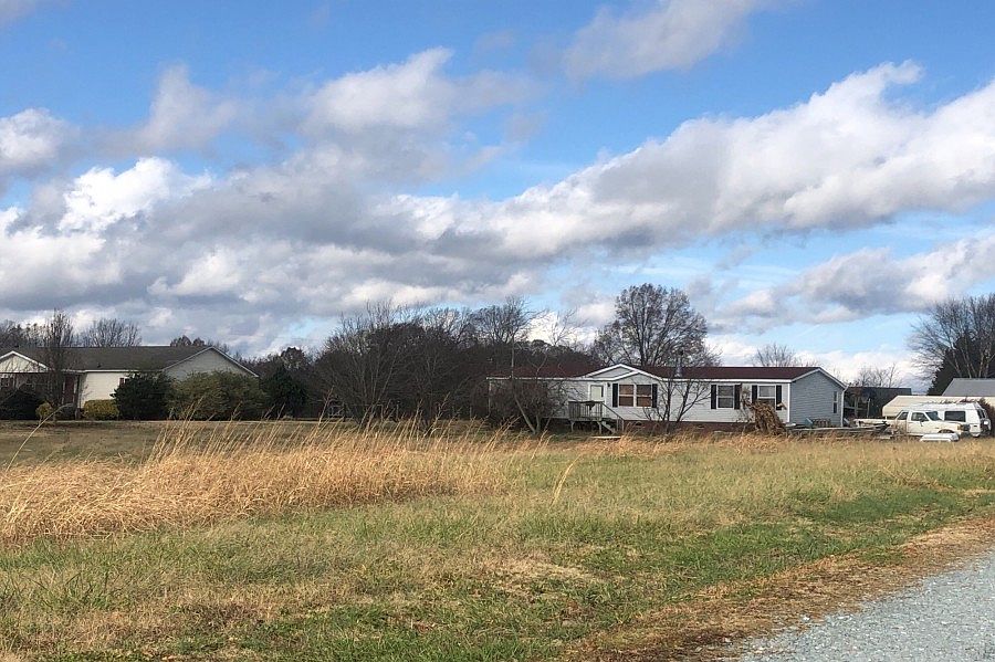2nd image of 3319 E Highway 218