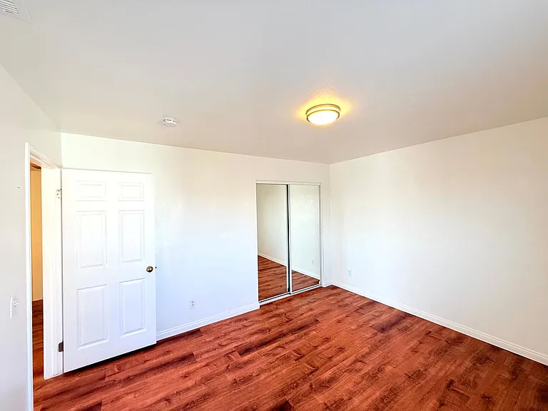 762 W. 21st St. — Photo 22