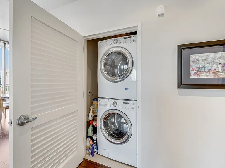 38 N Almaden Blvd #2023 — Photo 14