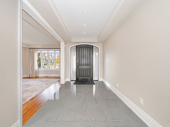 5th image of 2118 Vineland Cres