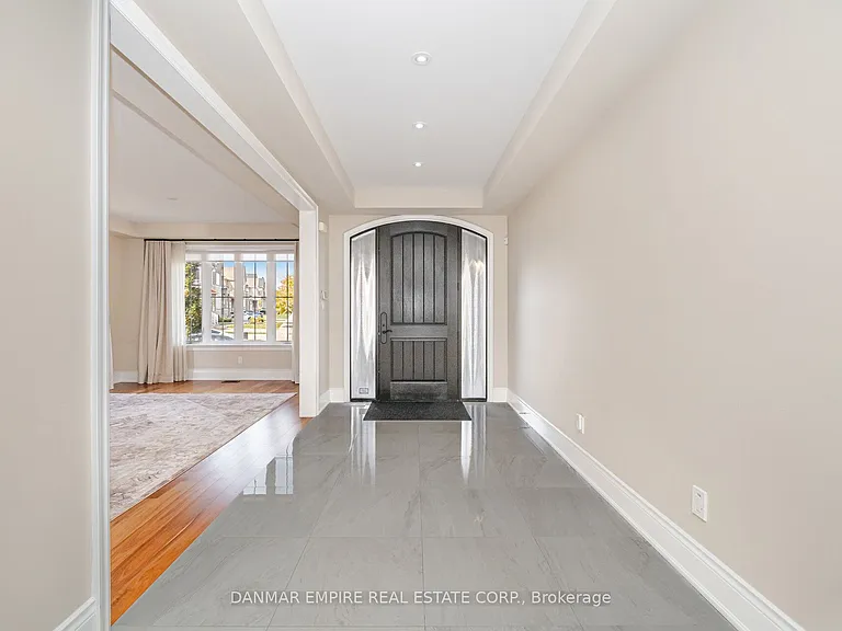 2118 Vineland Cres — Photo 5