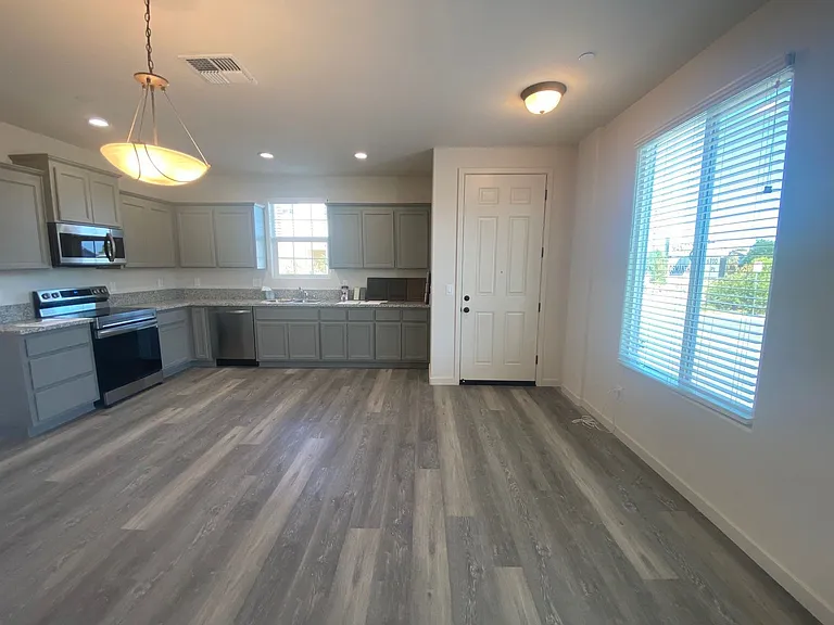 6824 Mangosteen Ln — Photo 3