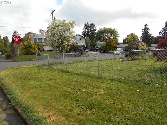 2nd image of 5523 NE Chateau Dr