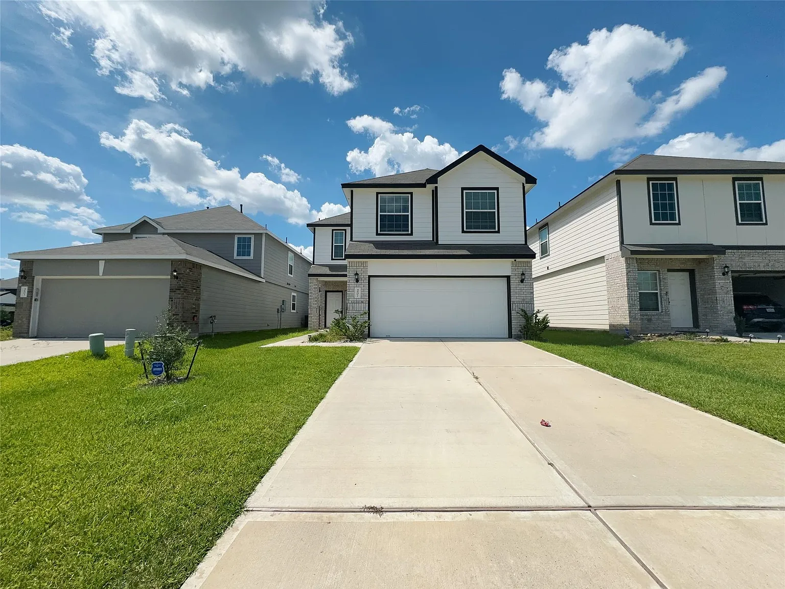 4 bed, 2.5 bath, 1956 sqft, $2,100 — Photo 3