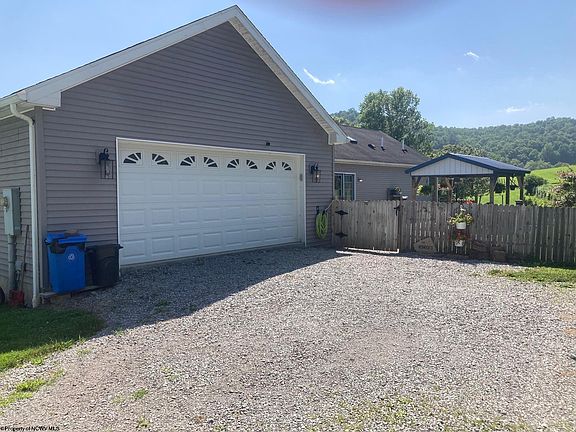 3rd image of 77 Sedona Ln
