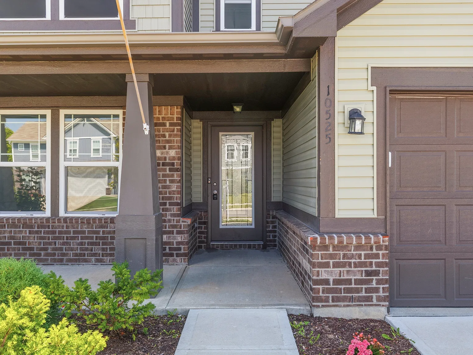 5 bed, 2292 sqft, $2,400 — Photo 3